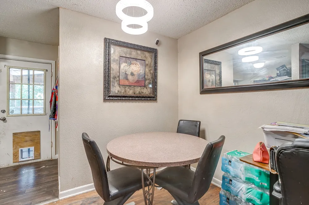 702 Lombardy Lane Arlington, TX 76013