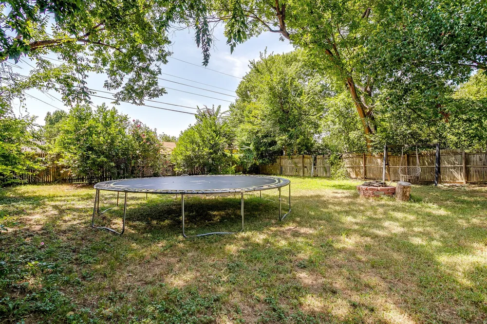 702 Lombardy Lane Arlington, TX 76013