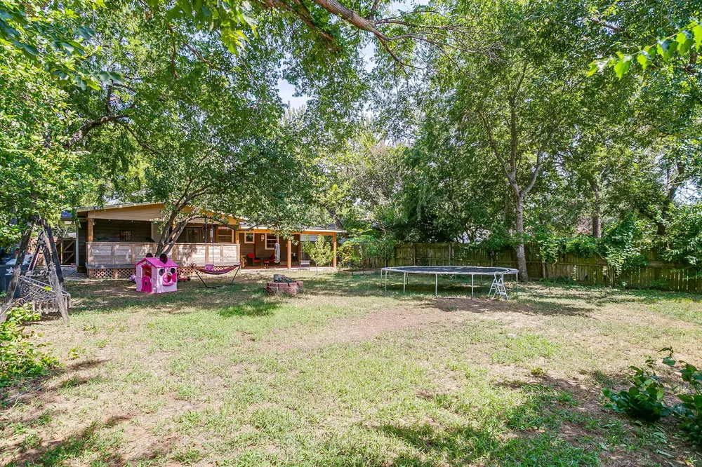 702 Lombardy Lane Arlington, TX 76013