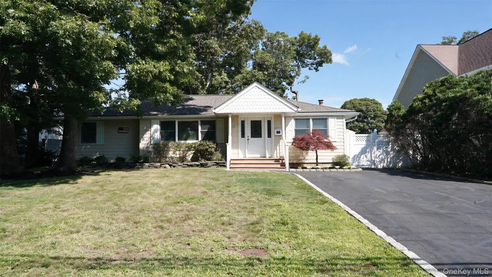 15 Marianna Place East Islip, NY 11730