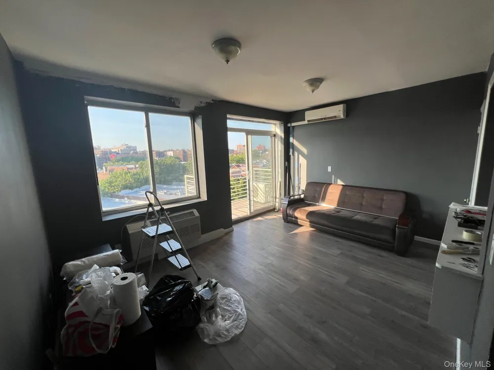 81-15 Queens #6L Elmhurst, NY 11373