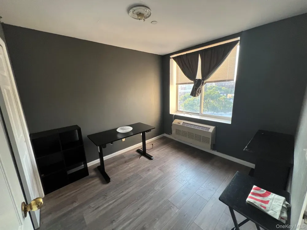 81-15 Queens #6L Elmhurst, NY 11373