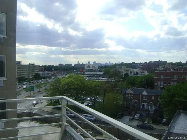 81-15 Queens #6L Elmhurst, NY 11373