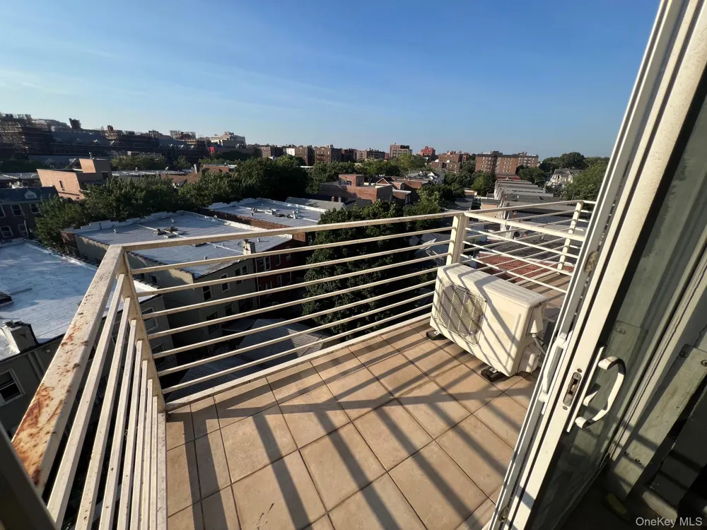 81-15 Queens #6L Elmhurst, NY 11373