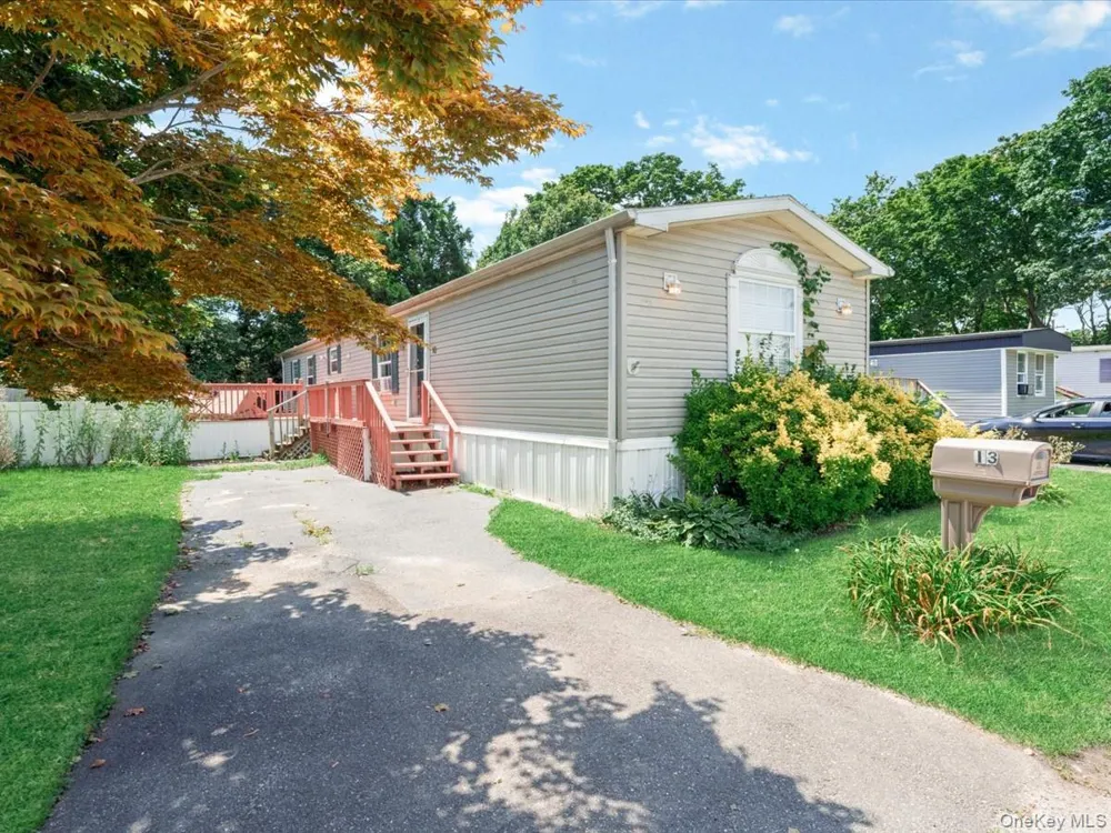13 Mindy Lane Bohemia, NY 11716
