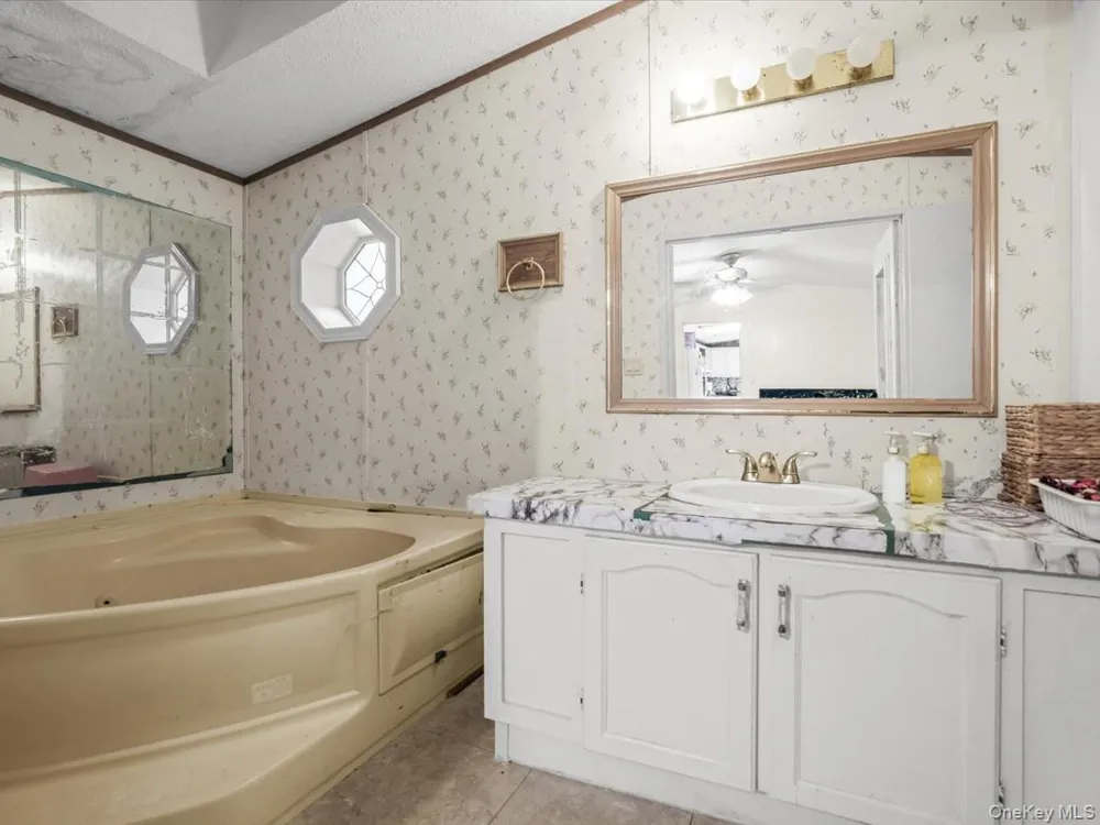 13 Mindy Lane Bohemia, NY 11716
