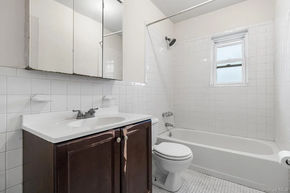 490 Main Street #A7 Farmingdale, NY 11735