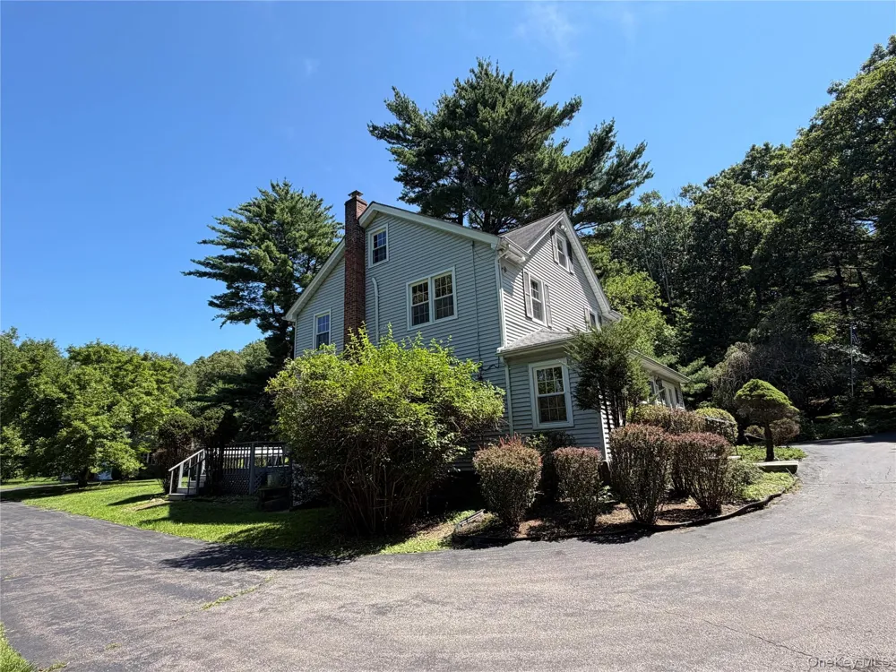 191 Putt Corners Road New Paltz, NY 12561