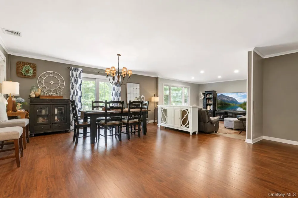 5 Reinhardt Court Blue Point, NY 11715