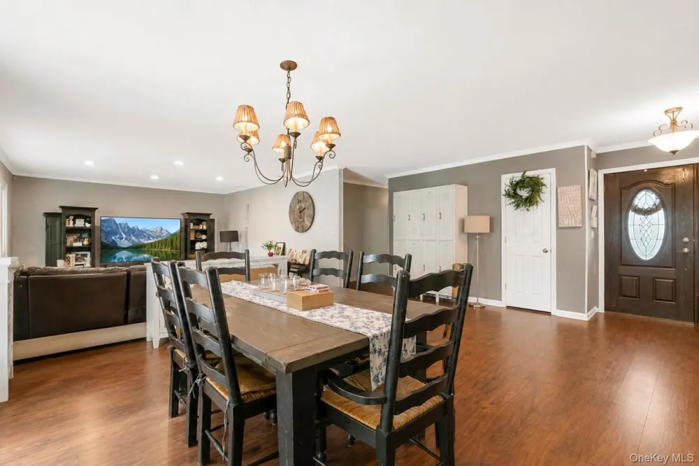 5 Reinhardt Court Blue Point, NY 11715