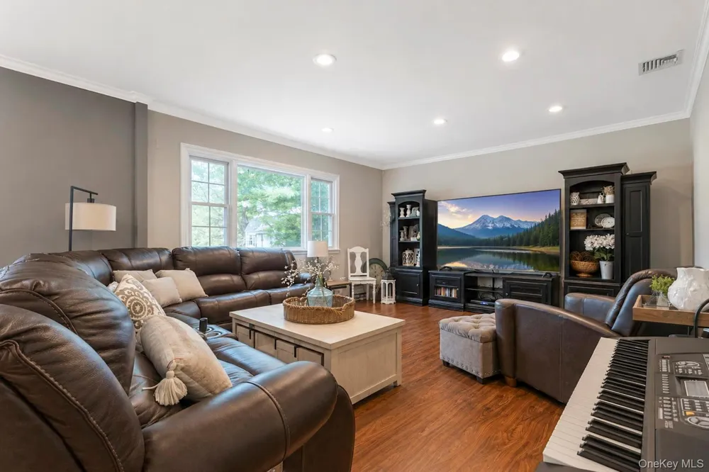5 Reinhardt Court Blue Point, NY 11715
