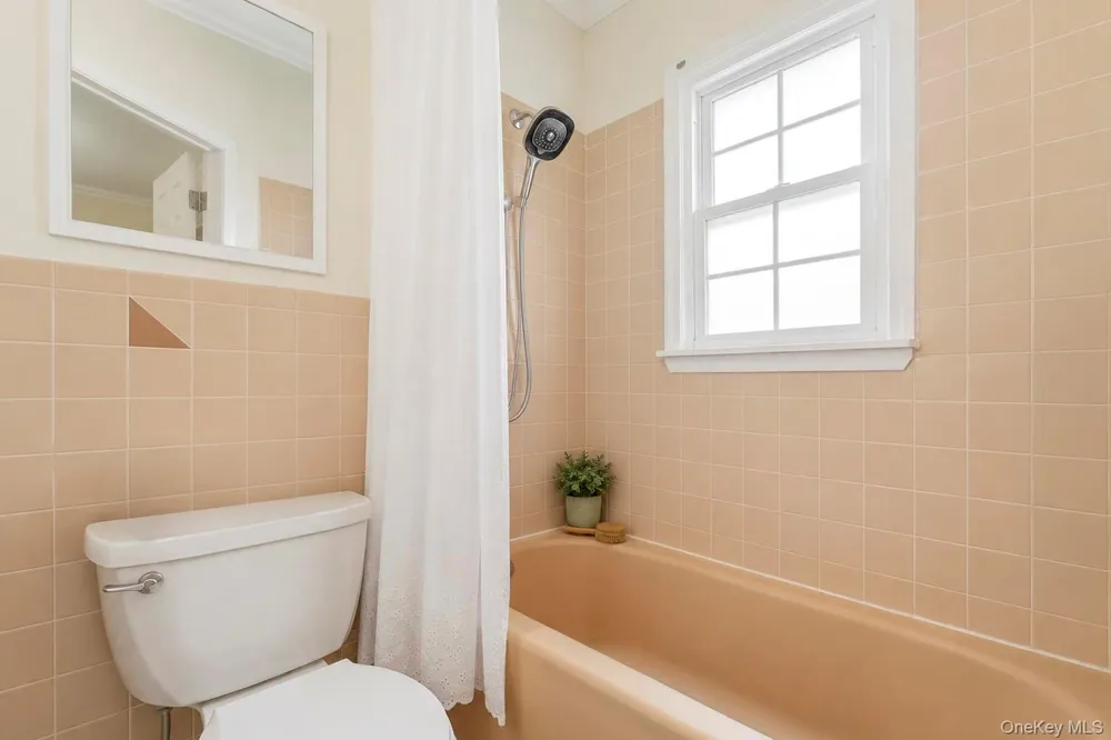 5 Reinhardt Court Blue Point, NY 11715