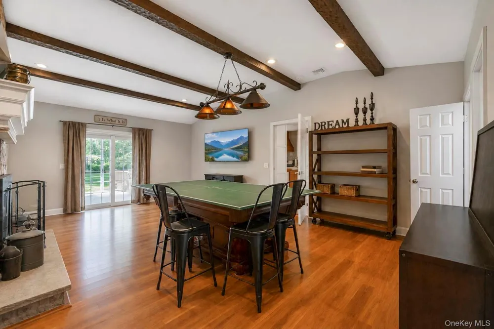 5 Reinhardt Court Blue Point, NY 11715