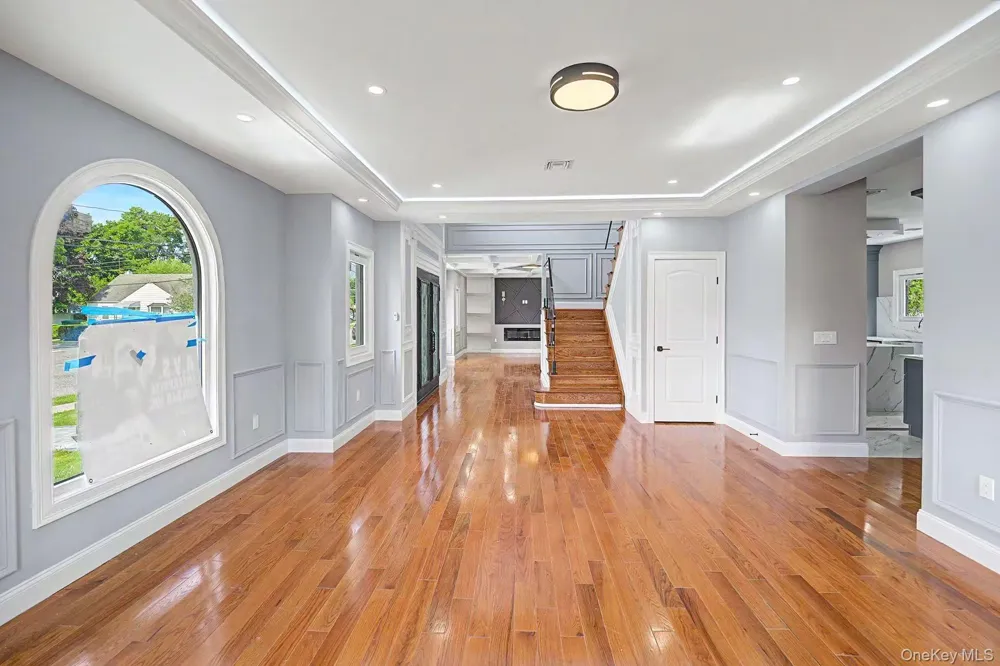 16 Violet Avenue Hicksville, NY 11801