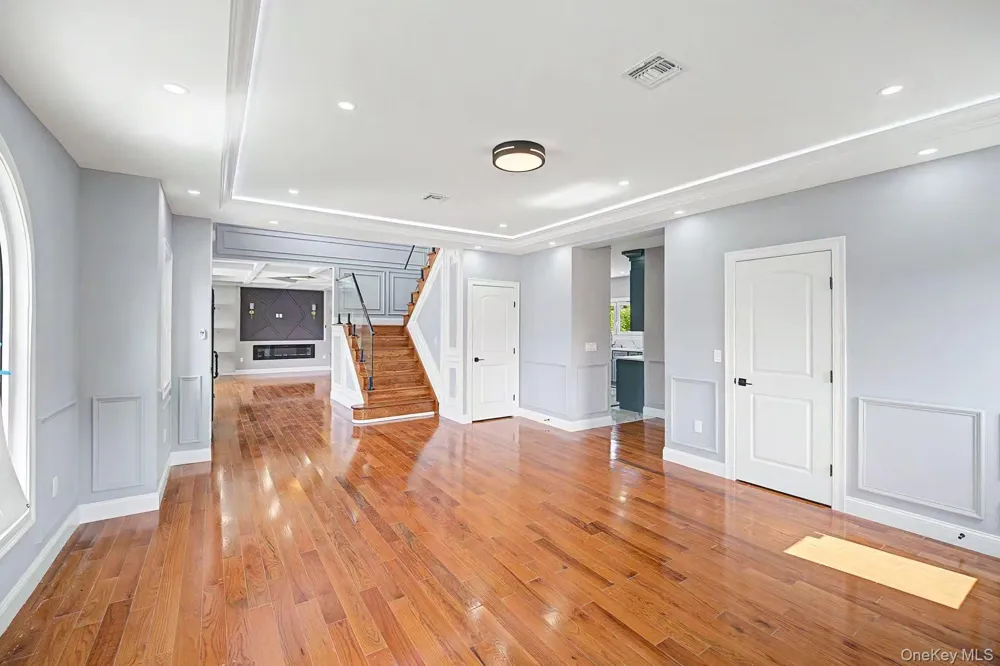16 Violet Avenue Hicksville, NY 11801