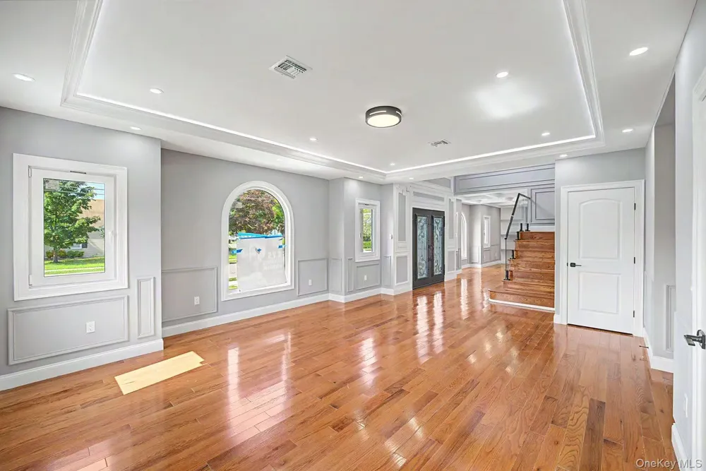 16 Violet Avenue Hicksville, NY 11801