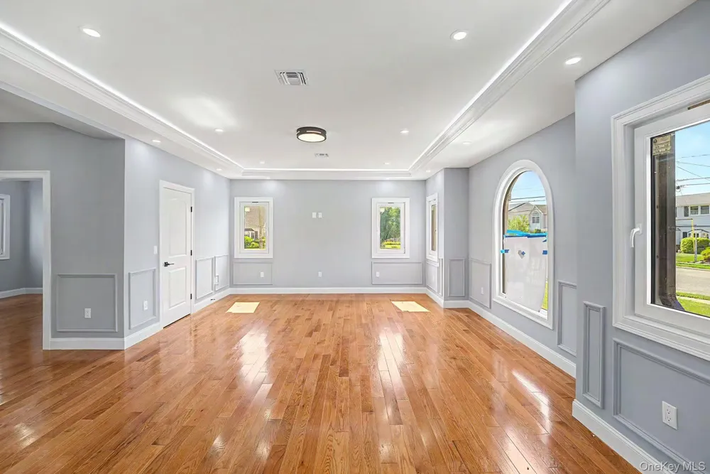 16 Violet Avenue Hicksville, NY 11801