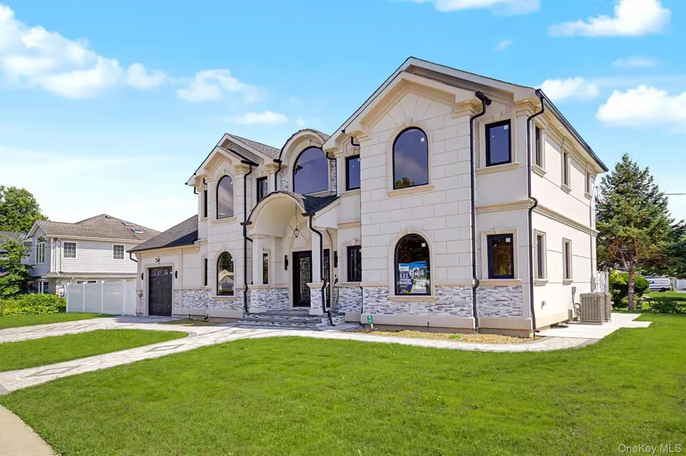16 Violet Avenue Hicksville, NY 11801