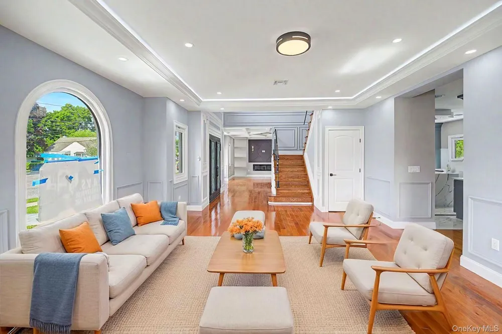 16 Violet Avenue Hicksville, NY 11801