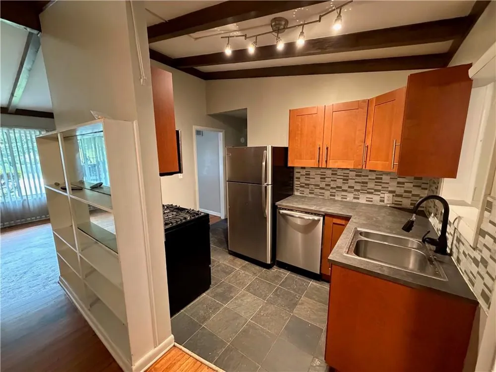 1847 Dorsey Avenue East Point, GA 30344