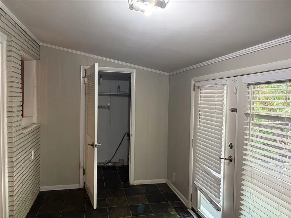 1847 Dorsey Avenue East Point, GA 30344