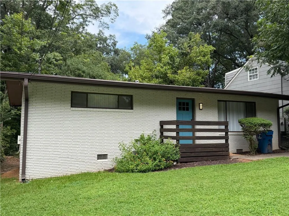 1847 Dorsey Avenue East Point, GA 30344
