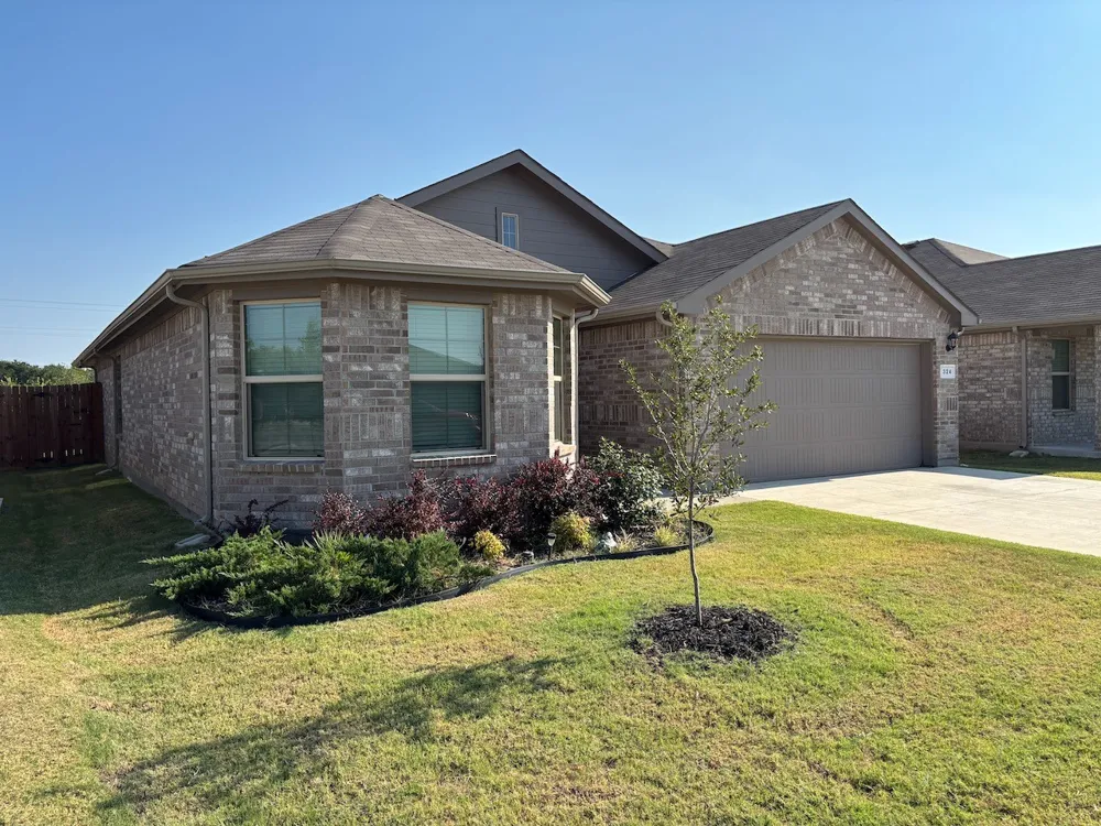 324 Sculptors Crossing Springtown, TX 76082