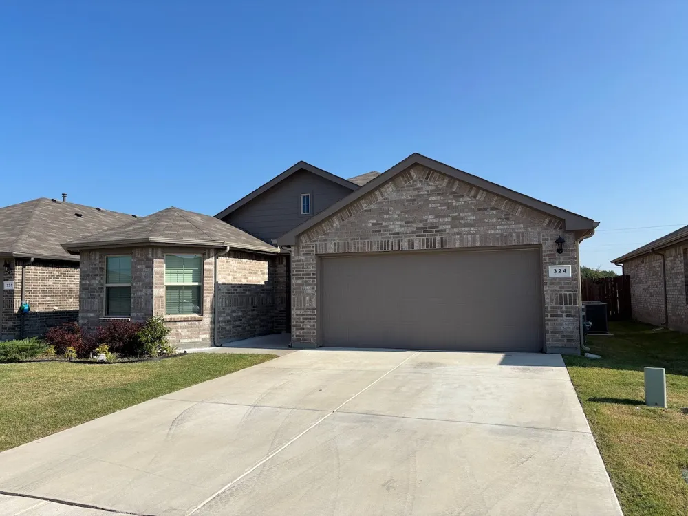 324 Sculptors Crossing Springtown, TX 76082