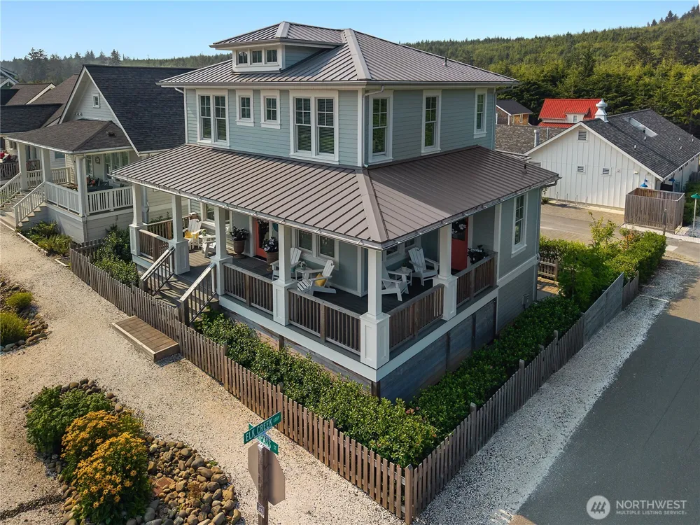 286 Compass Street Pacific Beach, WA 98571