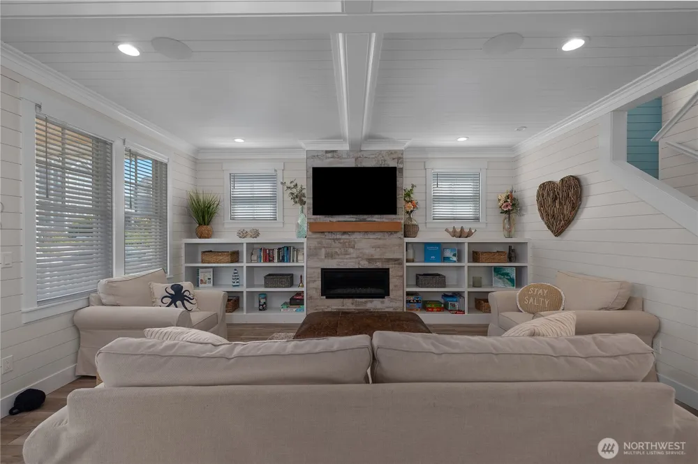 286 Compass Street Pacific Beach, WA 98571