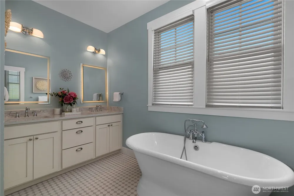 286 Compass Street Pacific Beach, WA 98571