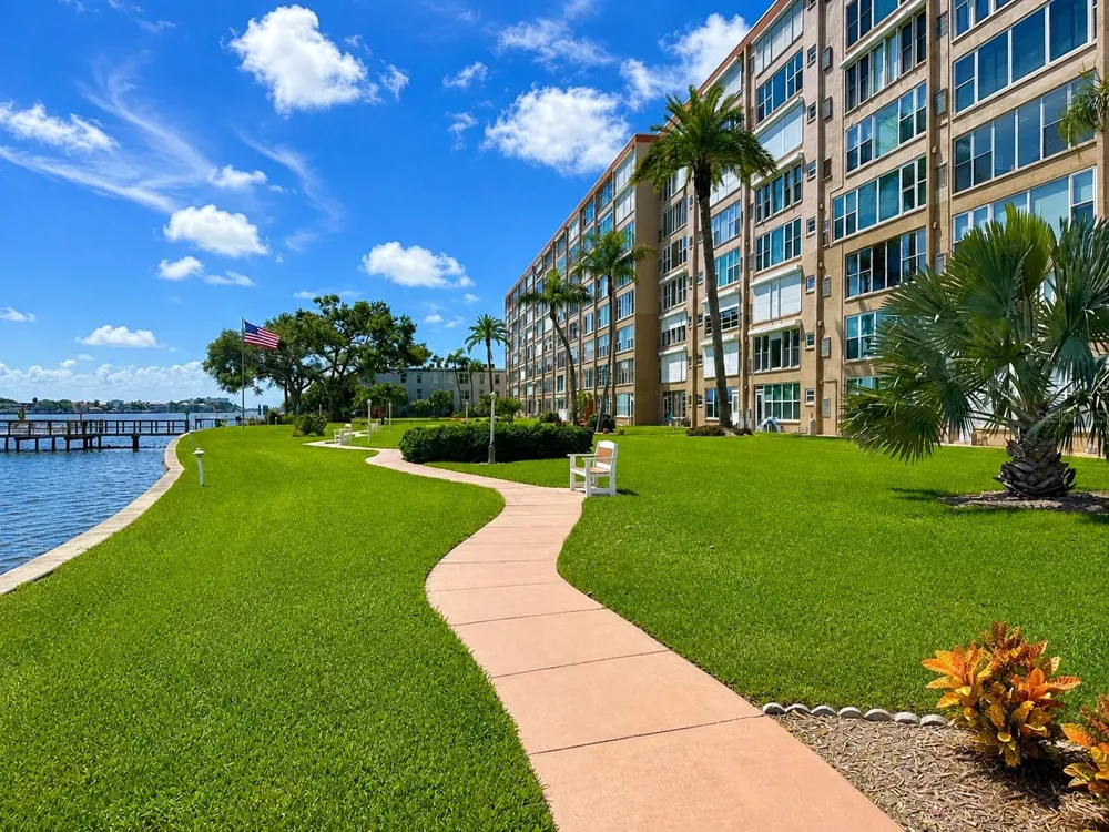 1847 SHORE DRIVE S #101 St Petersburg, FL 33707
