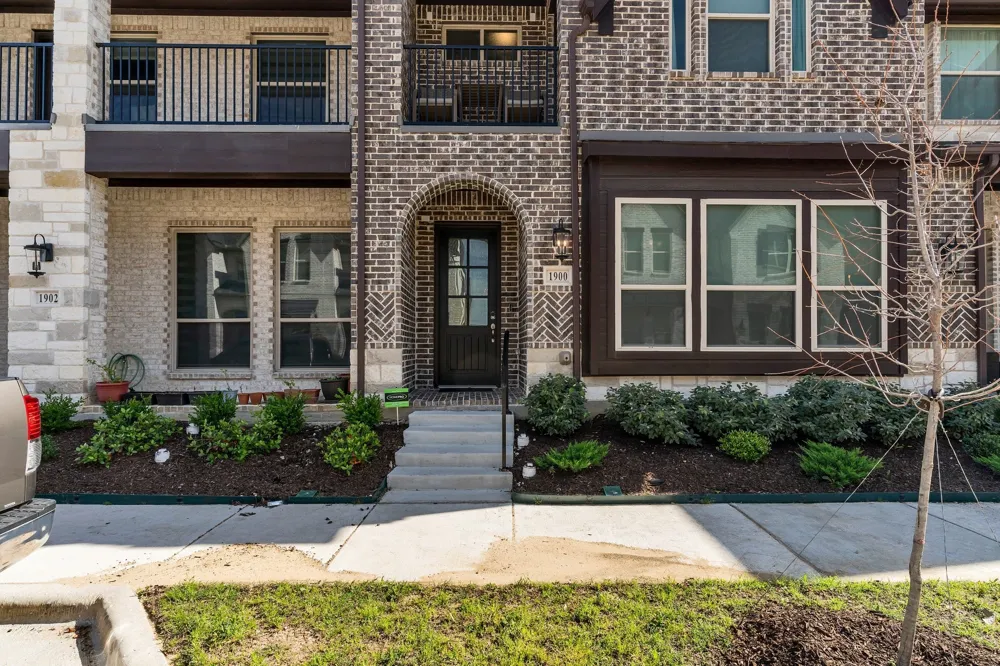 1900 Melinda Lane Farmers Branch, TX 75234
