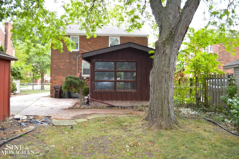 1932 Allard Avenue Grosse Pointe Woods City, MI 48236
