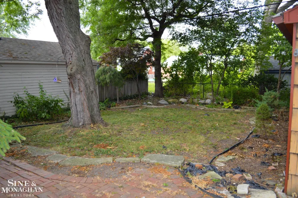1932 Allard Avenue Grosse Pointe Woods City, MI 48236
