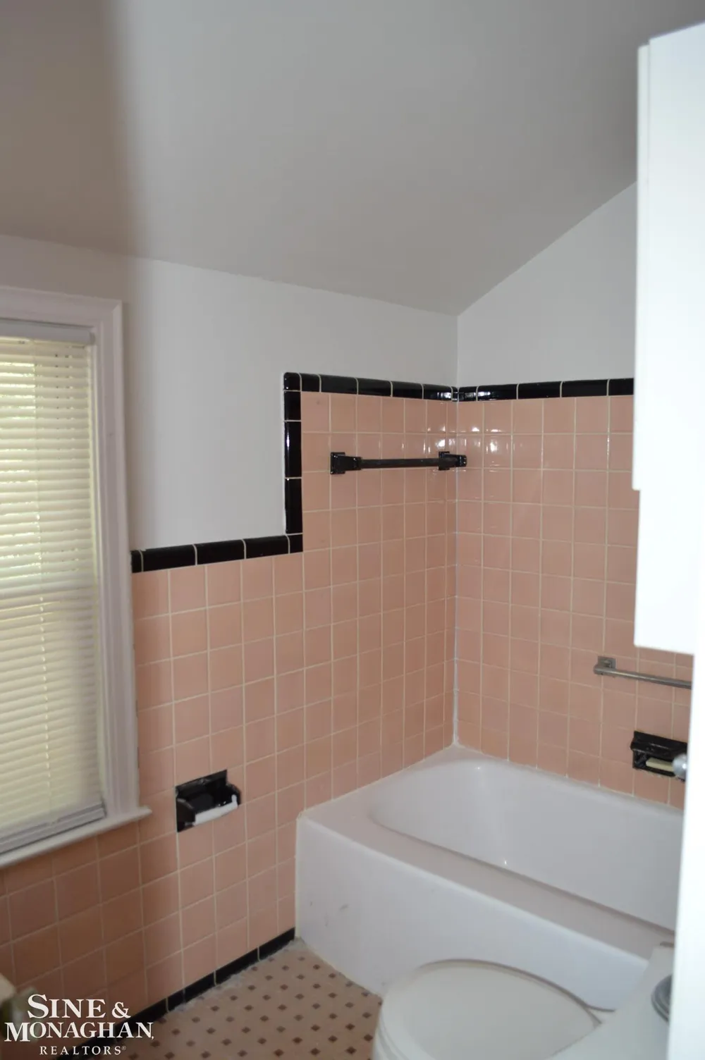 1932 Allard Avenue Grosse Pointe Woods City, MI 48236