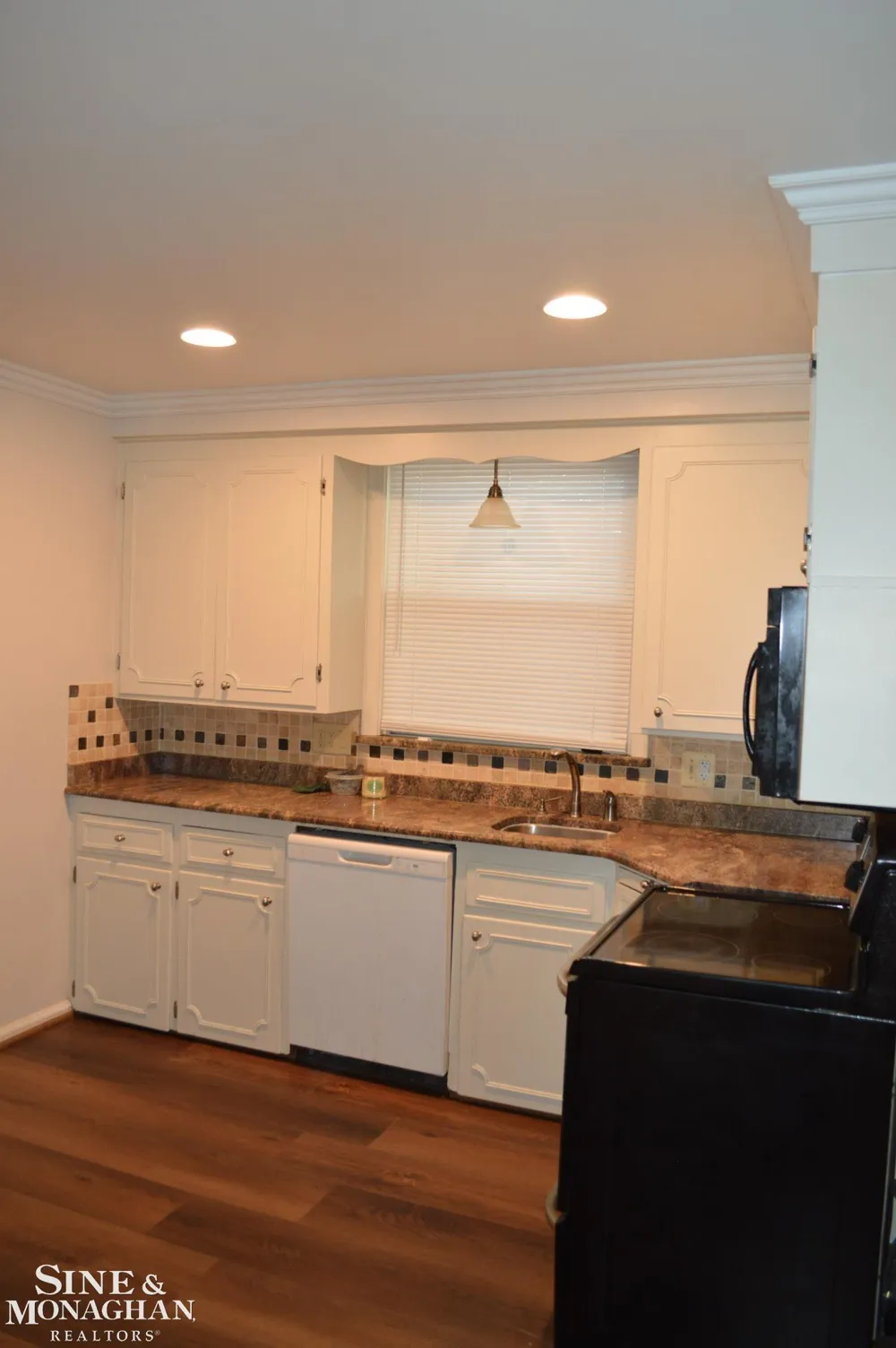 1932 Allard Avenue Grosse Pointe Woods City, MI 48236