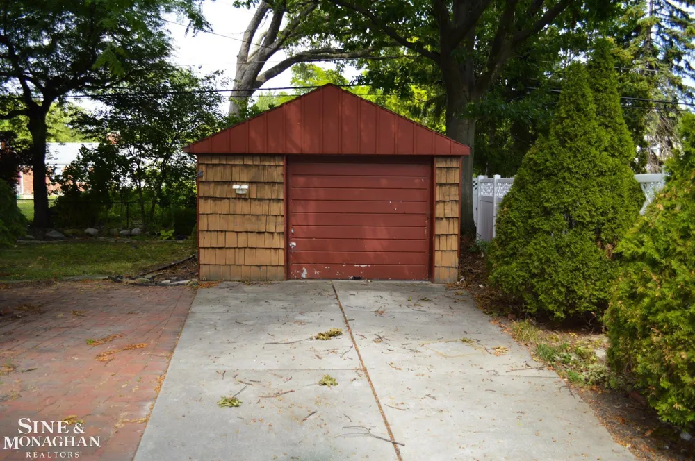 1932 Allard Avenue Grosse Pointe Woods City, MI 48236