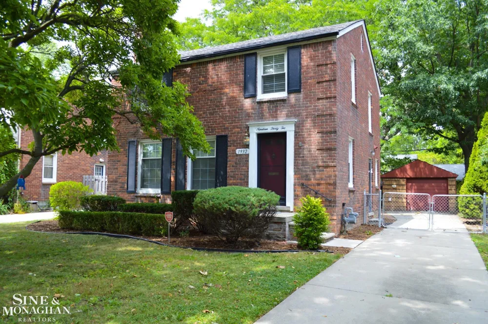 1932 Allard Avenue Grosse Pointe Woods City, MI 48236