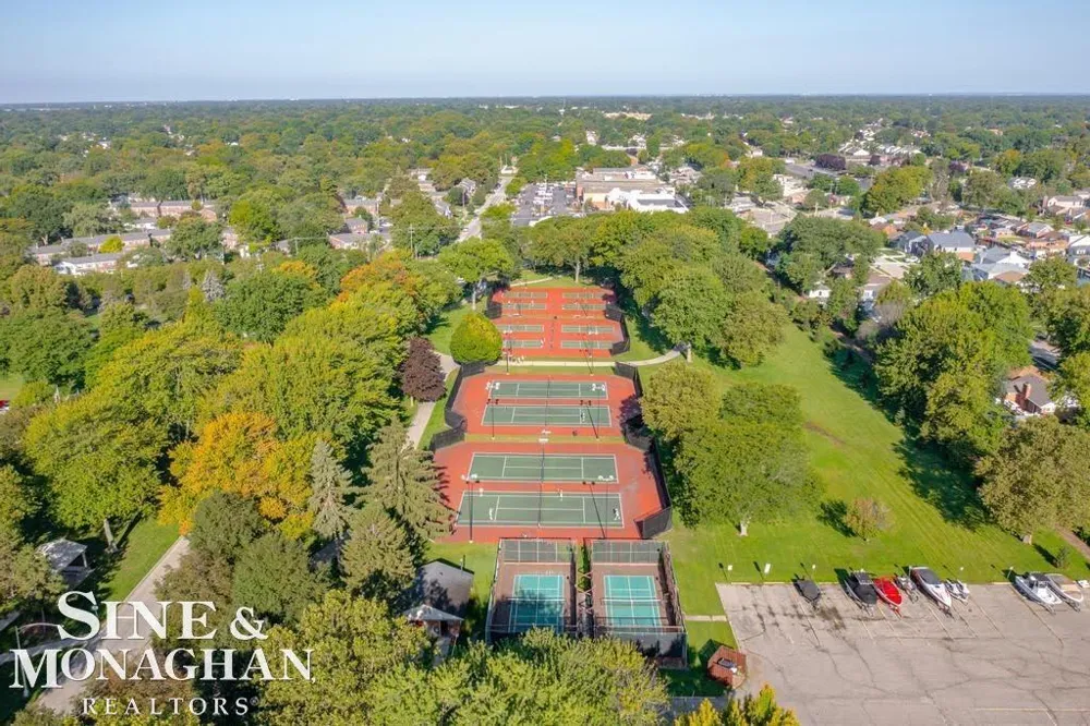 1932 Allard Avenue Grosse Pointe Woods City, MI 48236