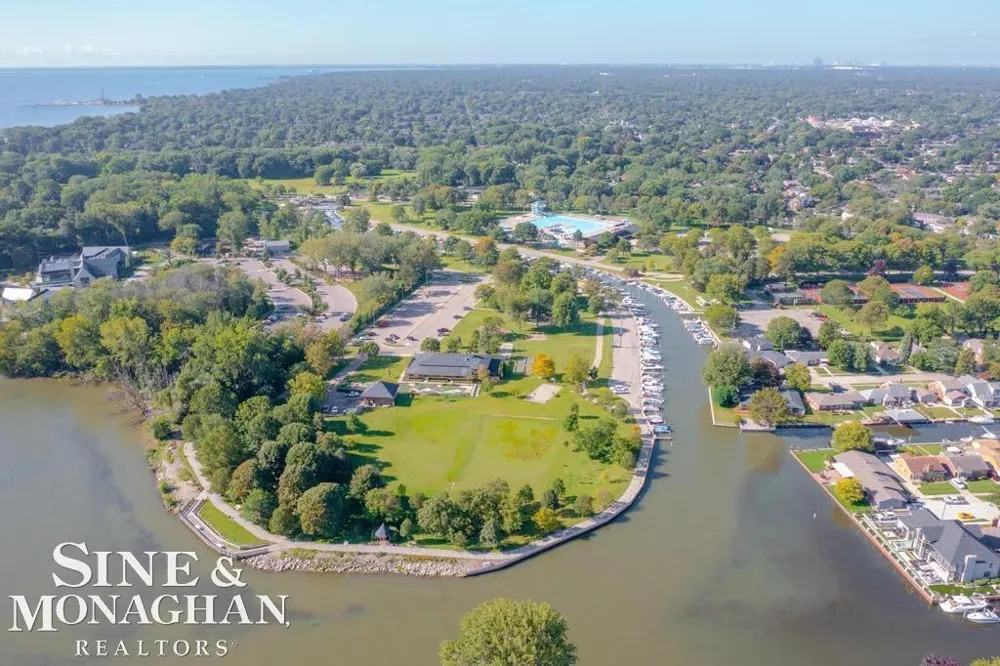 1932 Allard Avenue Grosse Pointe Woods City, MI 48236