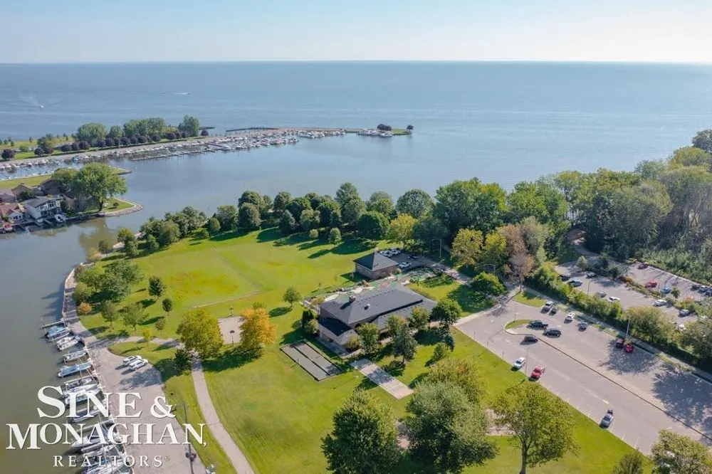 1932 Allard Avenue Grosse Pointe Woods City, MI 48236
