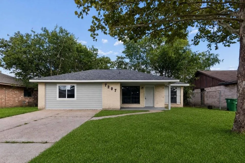 7207 Pinehook Lane Houston, TX 77016