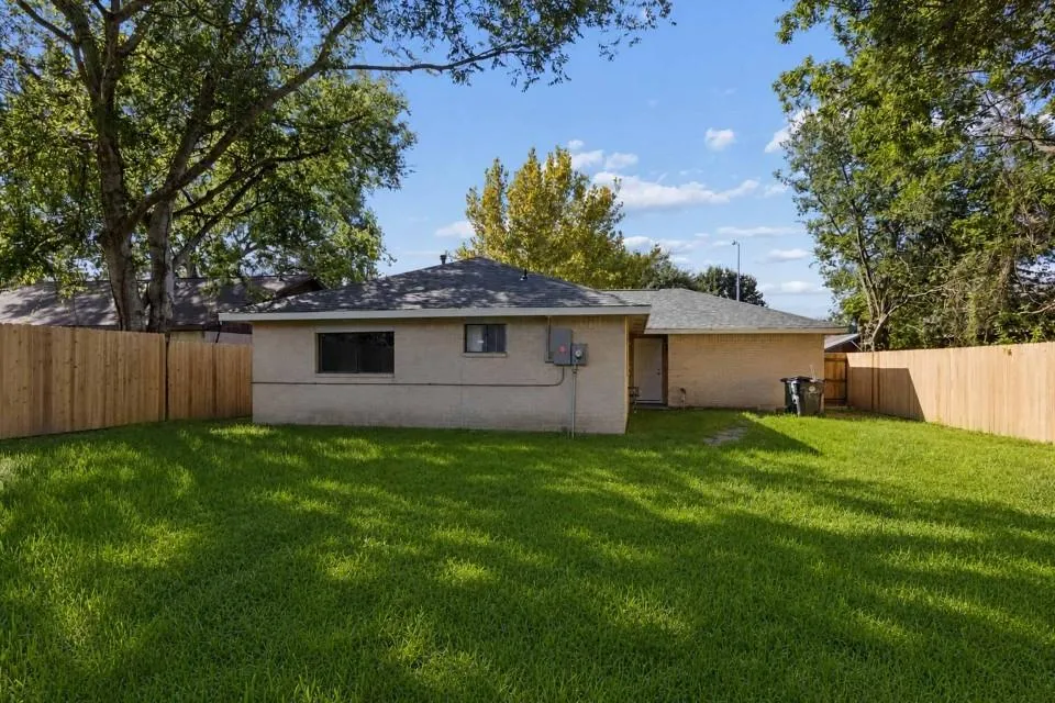 7207 Pinehook Lane Houston, TX 77016