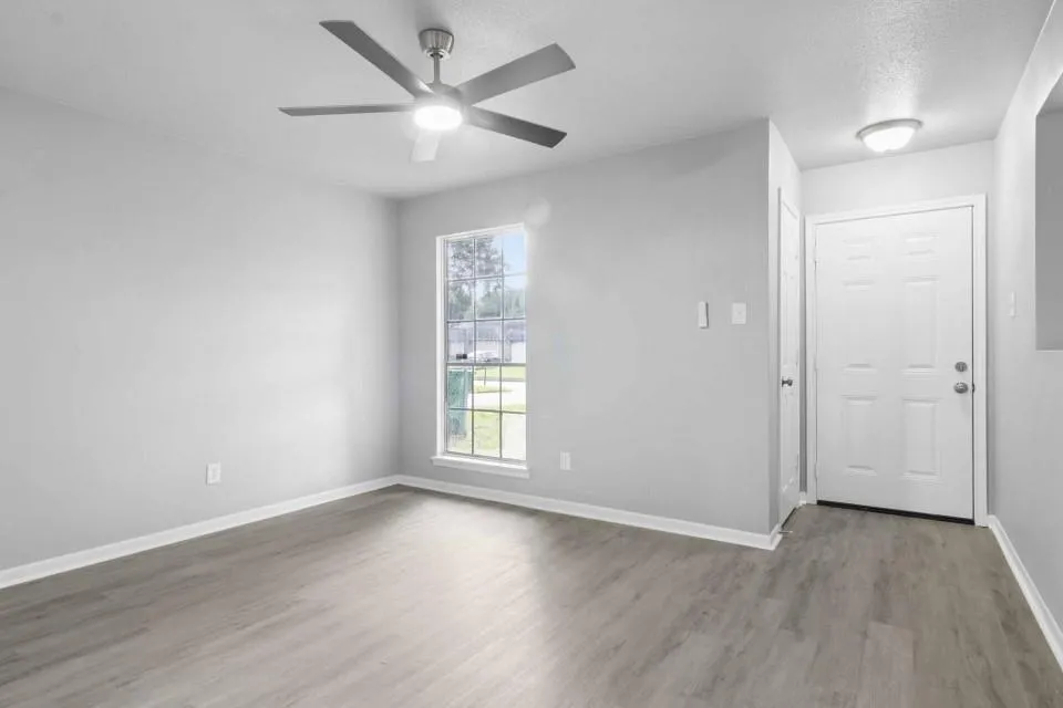 7207 Pinehook Lane Houston, TX 77016