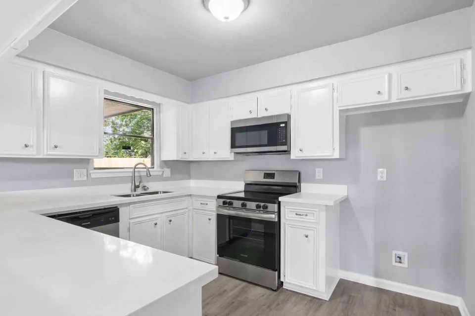 7207 Pinehook Lane Houston, TX 77016