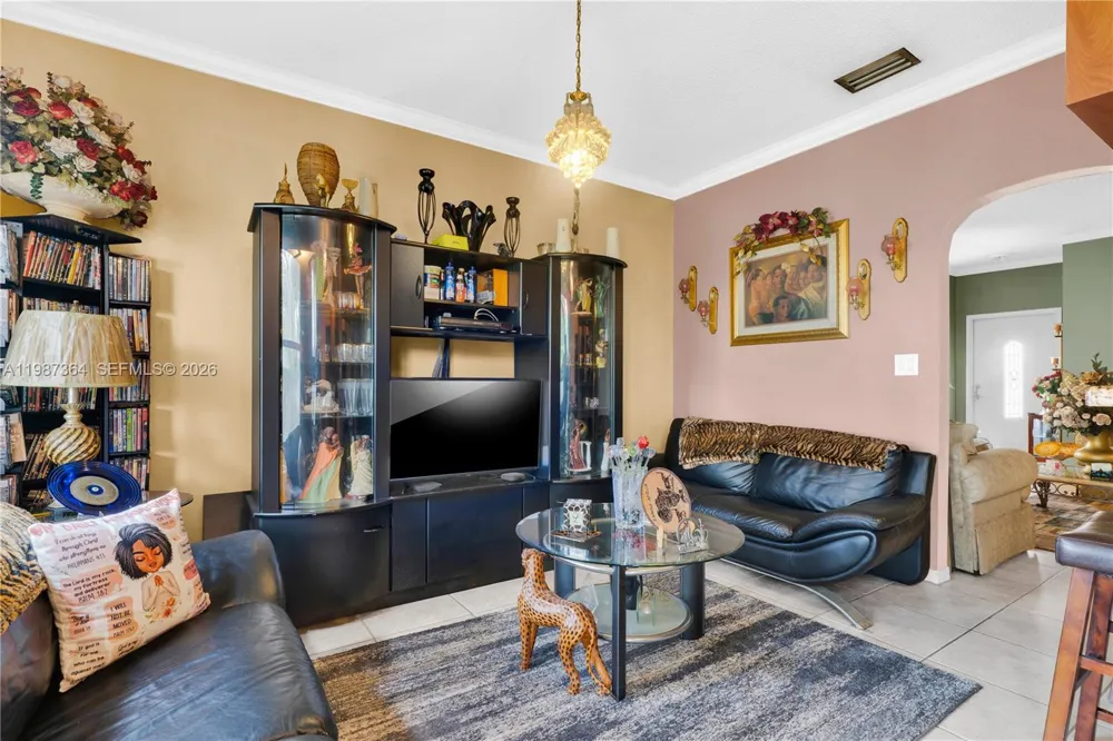 19269 NW 14th St Pembroke Pines, FL 33029