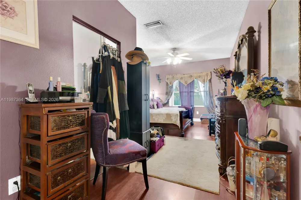 19269 NW 14th St Pembroke Pines, FL 33029