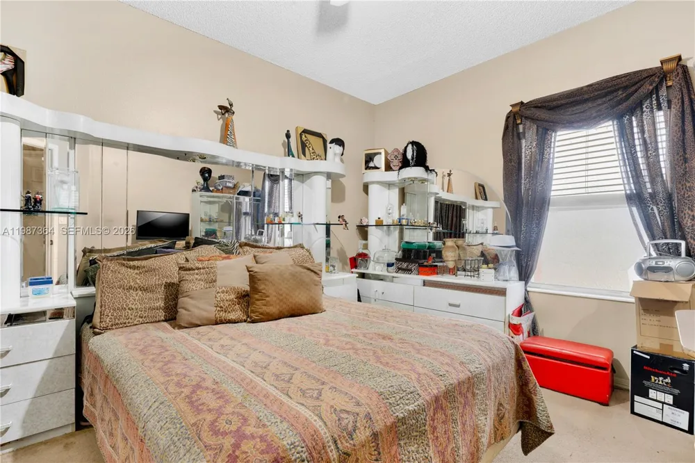 19269 NW 14th St Pembroke Pines, FL 33029
