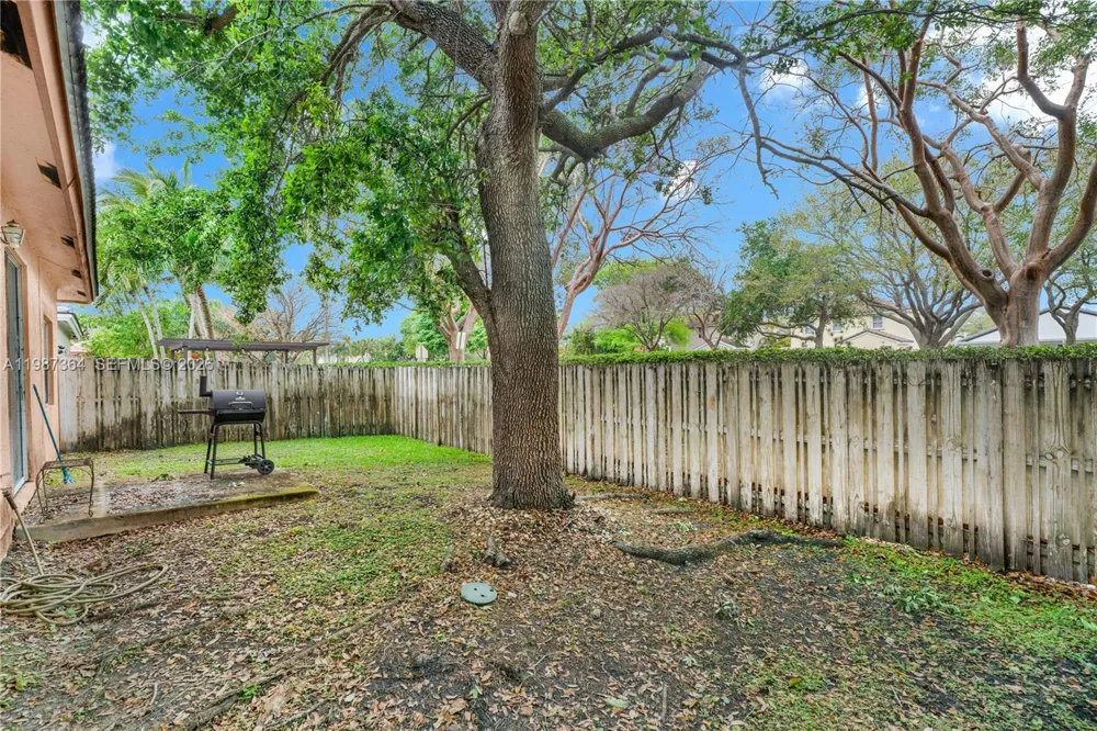 19269 NW 14th St Pembroke Pines, FL 33029
